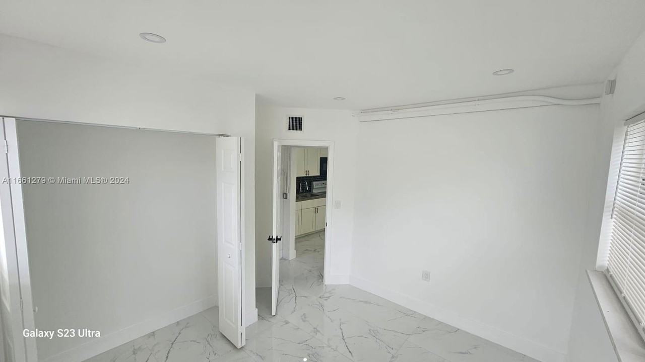 724 Nw 3rd Ct #3 - Photo 3 of 6