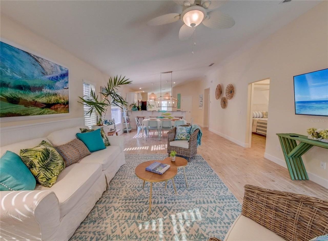 27 Malacompra Rd - Photo 6 of 50