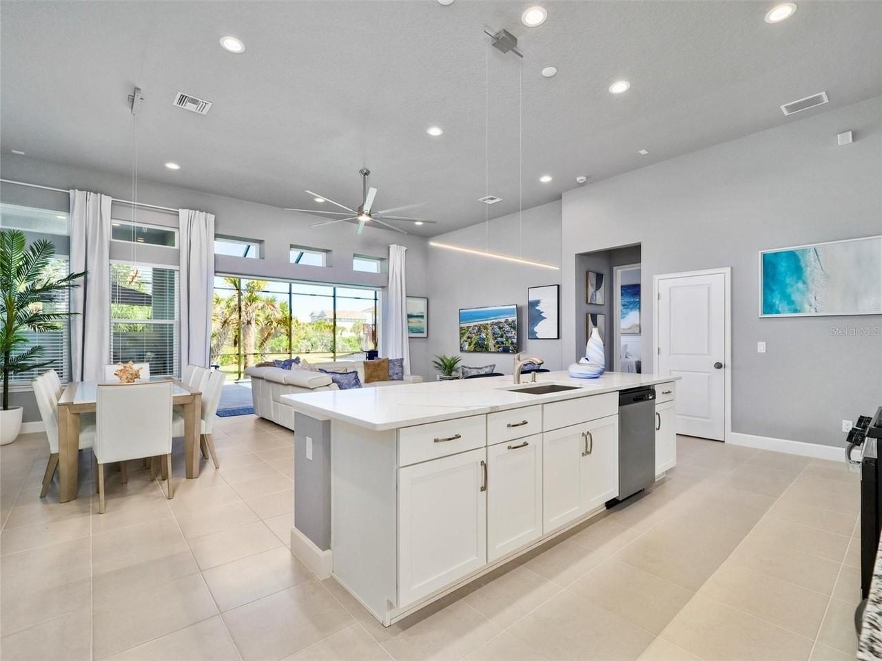 55 Atlantic Dr - Photo 6 of 50