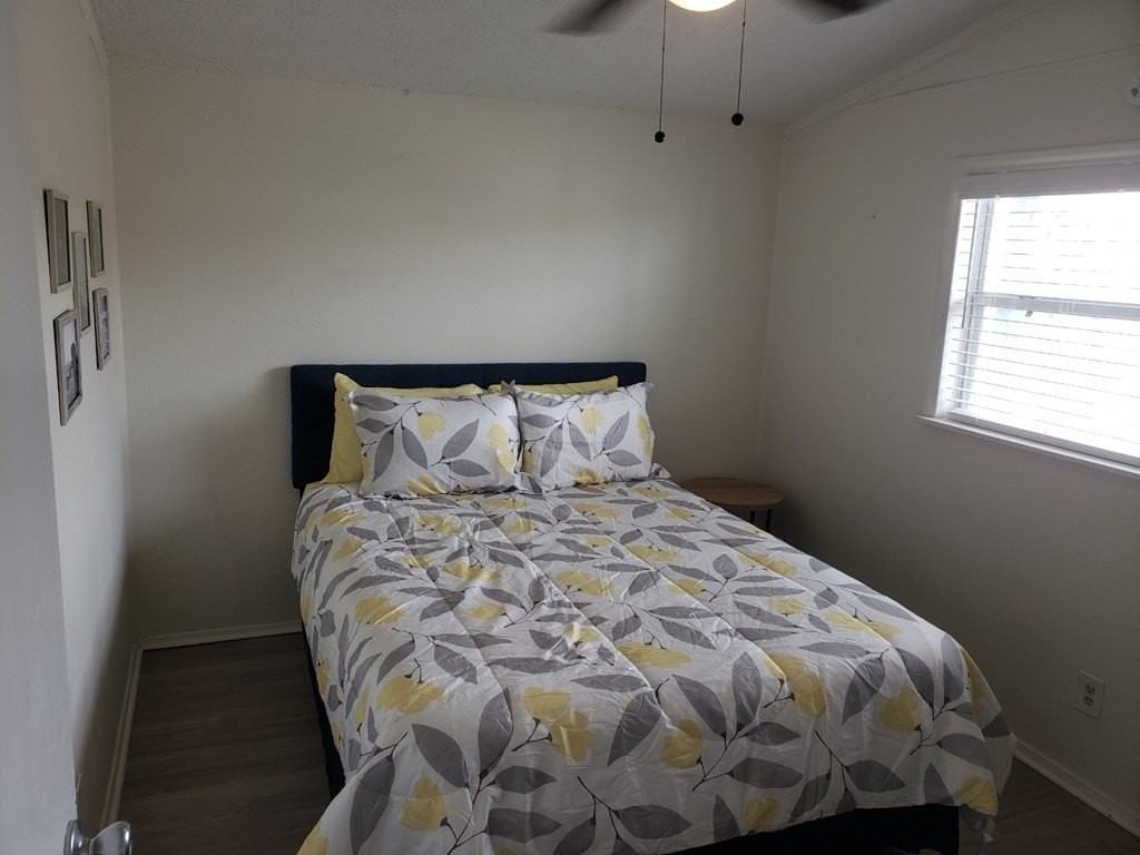 120 E Parade Dr - Photo 4 of 13