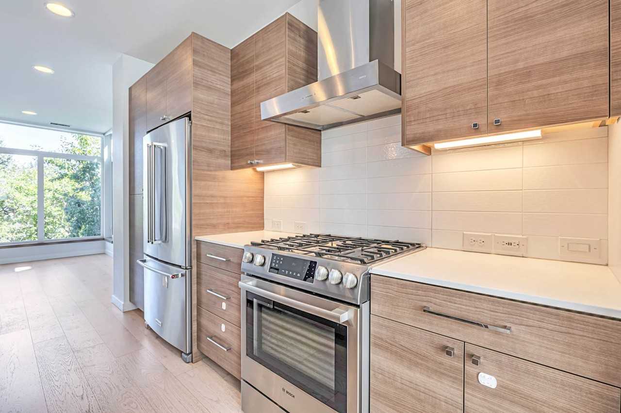 118 27th Ave E #B - Photo 5 of 35