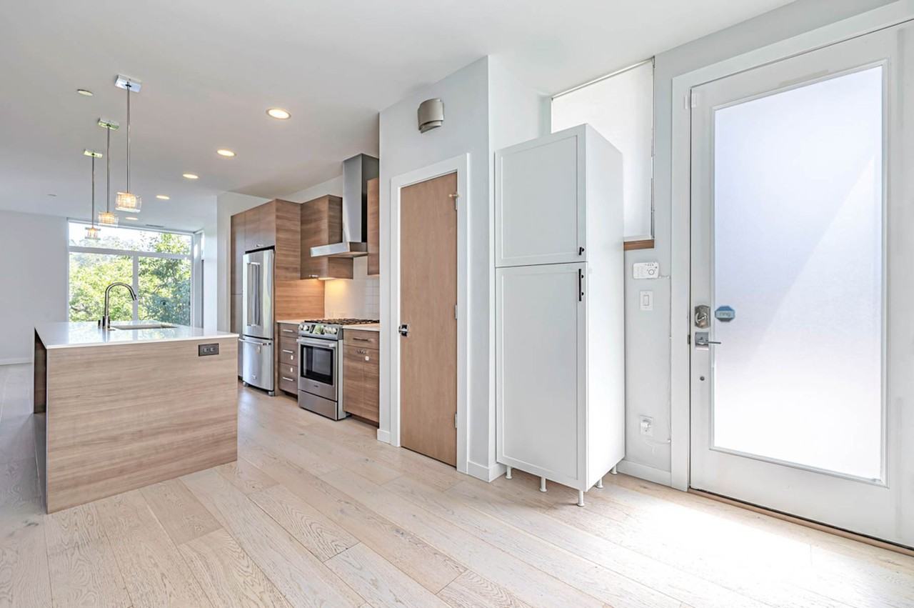 118 27th Ave E #B - Photo 6 of 35
