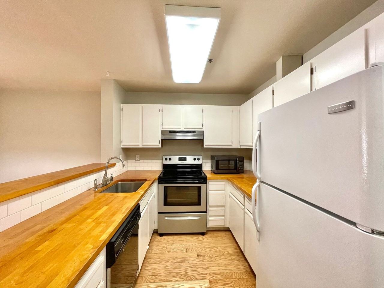 17300 91st Ave Ne #F101 - Photo 3 of 11