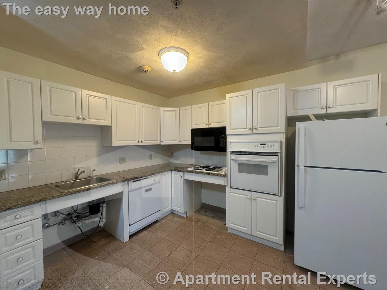 373 Highland Ave #302 - Photo 2 of 11