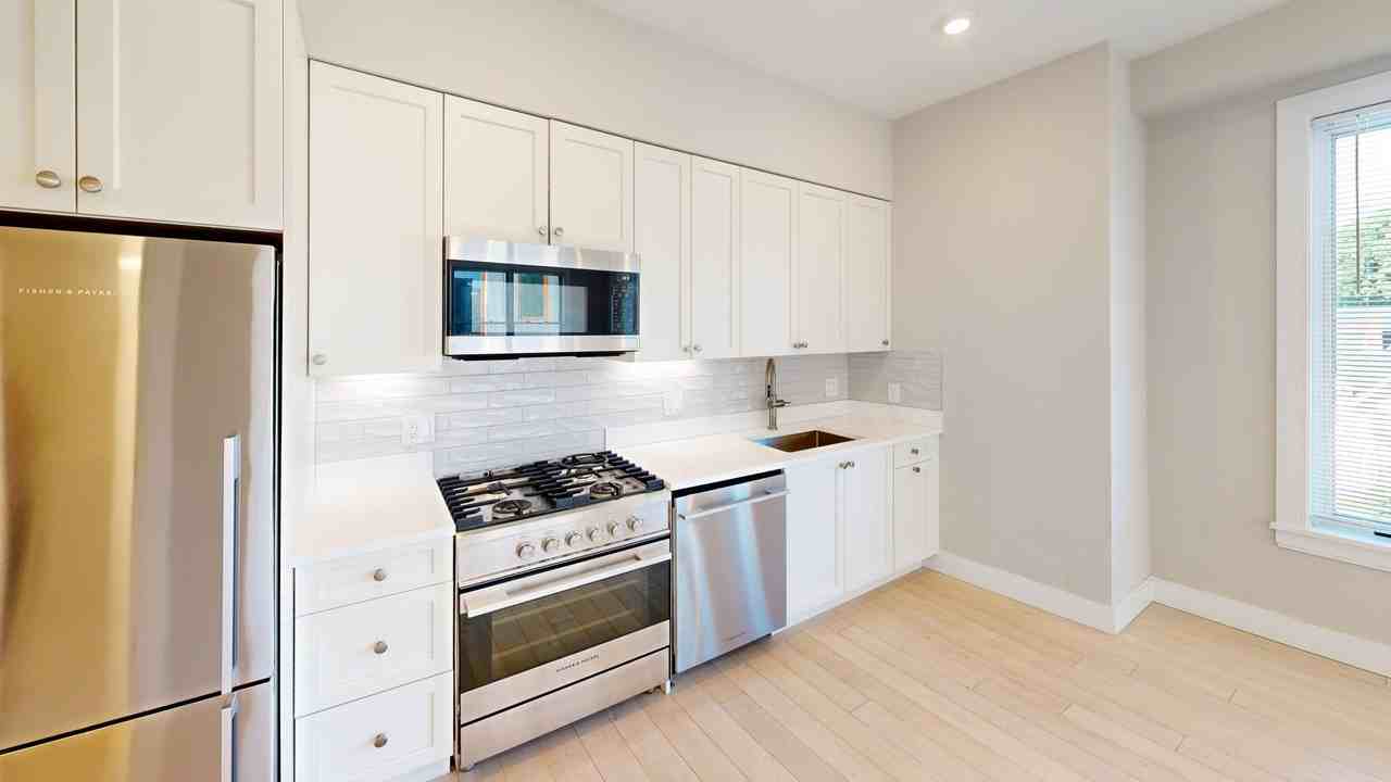 200 Green St #207 - Photo 5 of 10