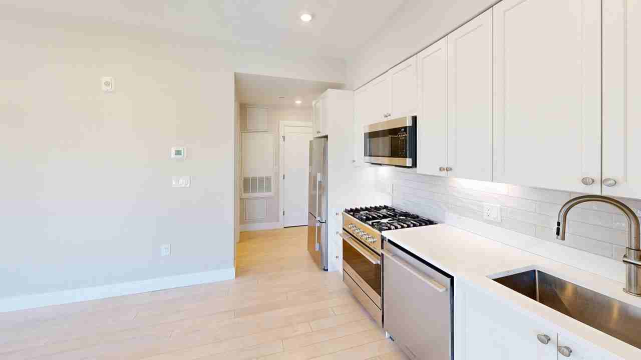 200 Green St #207 - Photo 6 of 10