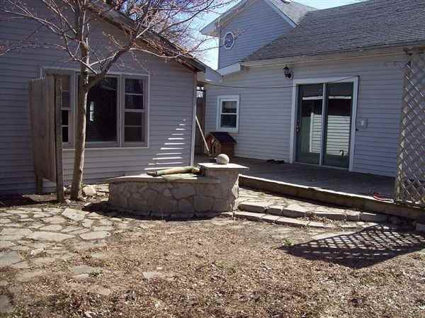 905 Thayer St - Photo 2 of 14