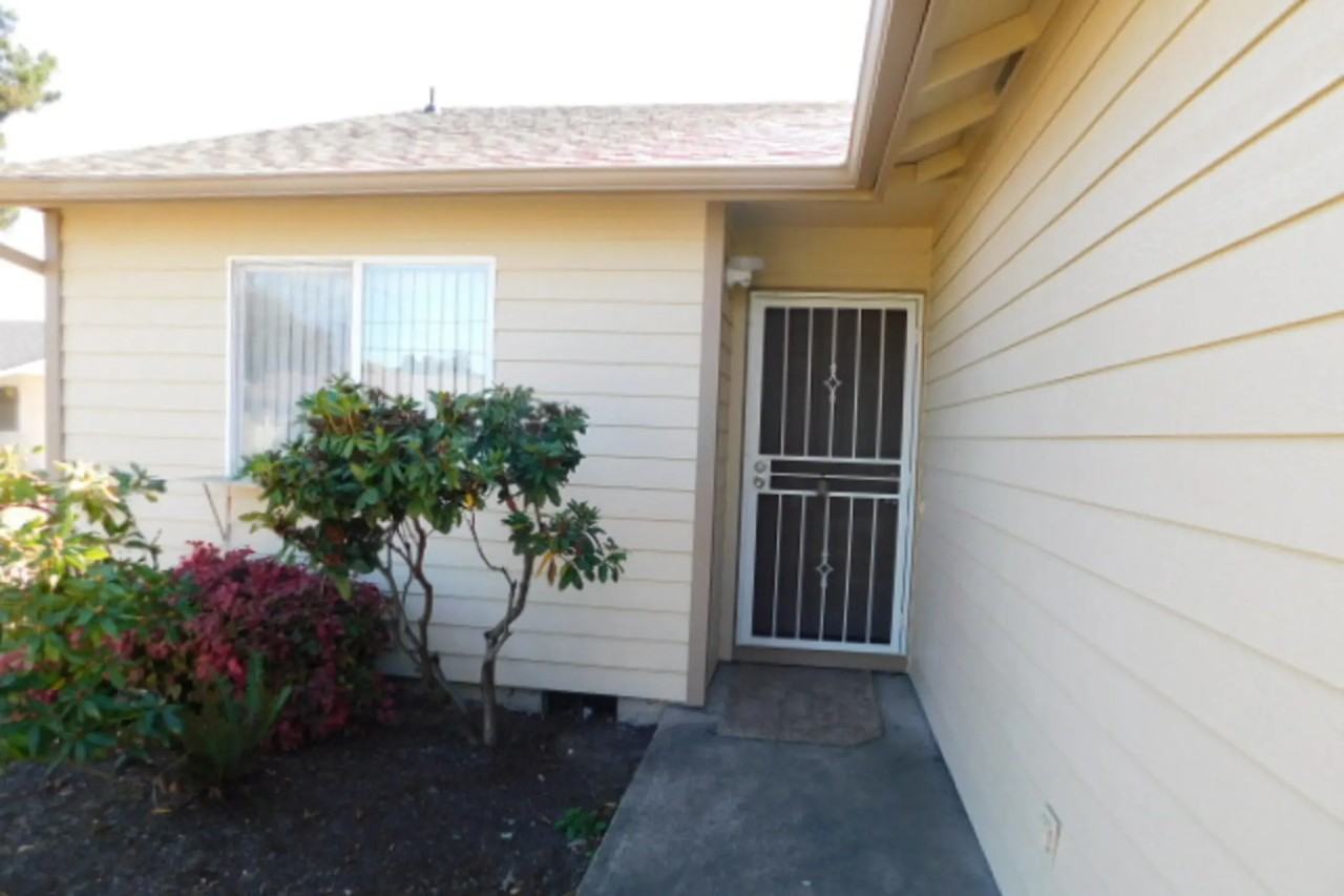 3910 Auburn Rd Ne - Photo 2 of 10