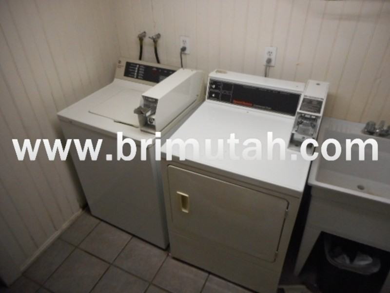 273 E St - Photo 4 of 17