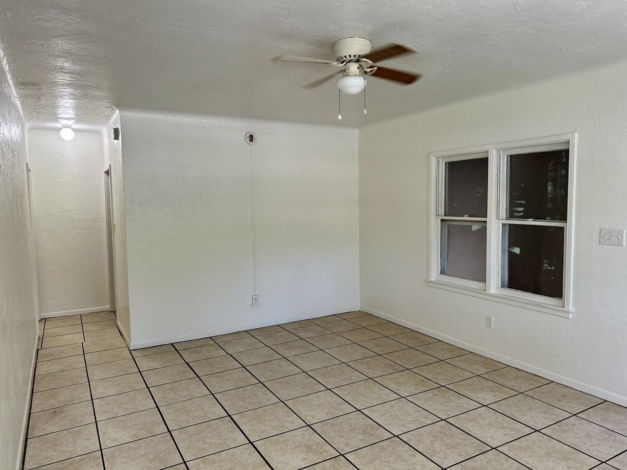 911 Winchester St - Photo 2 of 15