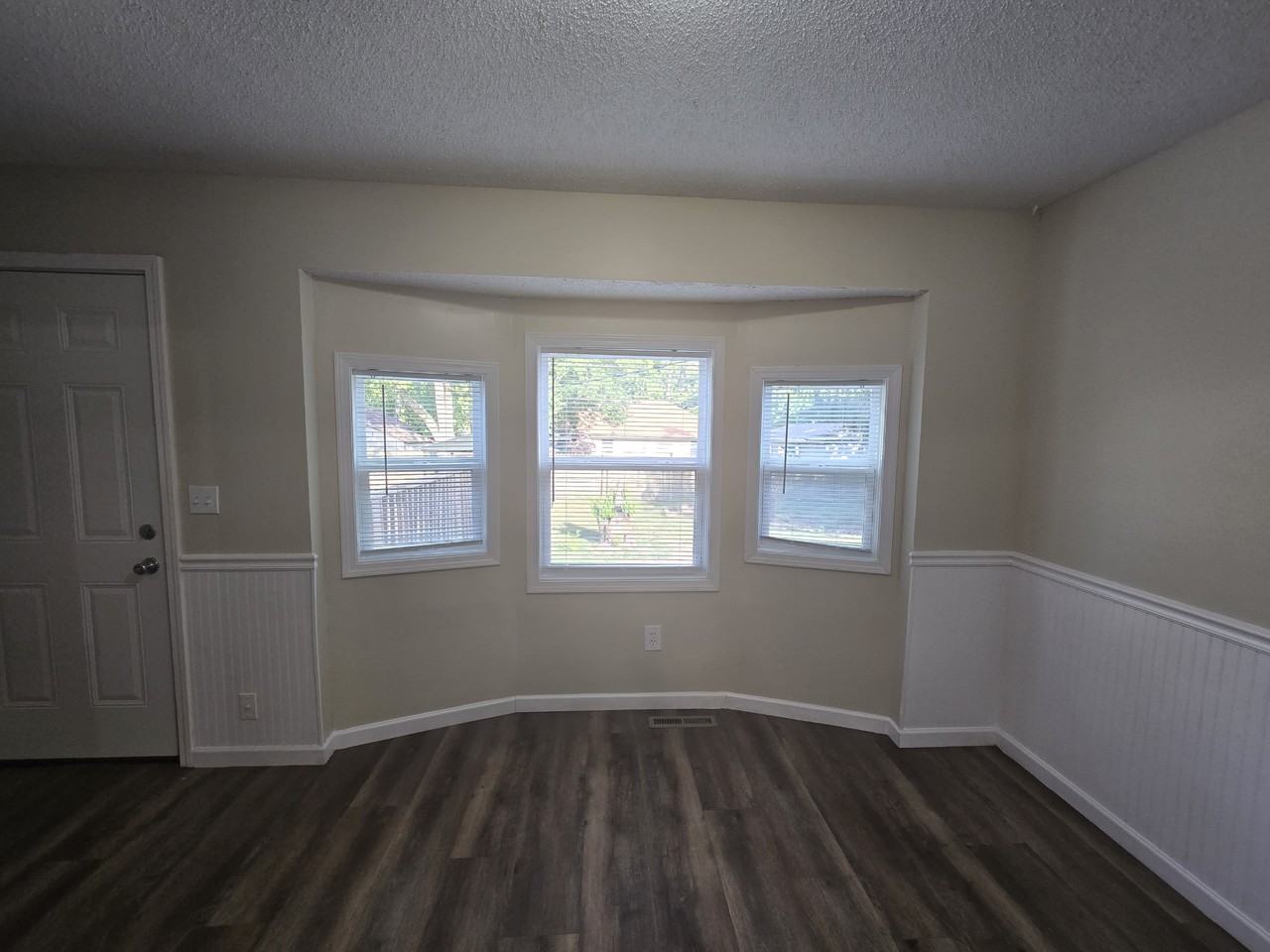 4050 S Western Ave - Photo 5 of 15