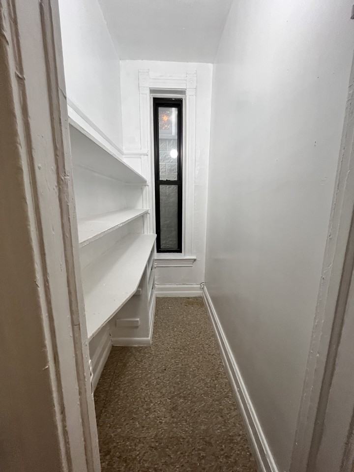 1943 W Crystal St #2F - Photo 2 of 8