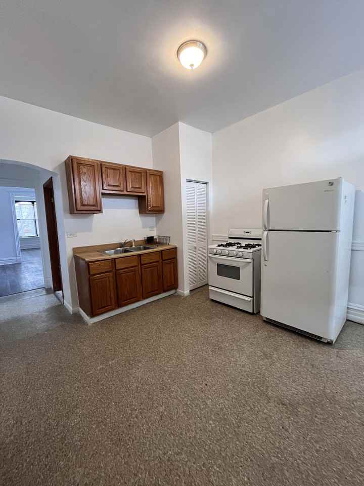 1943 W Crystal St #2F - Photo 3 of 8