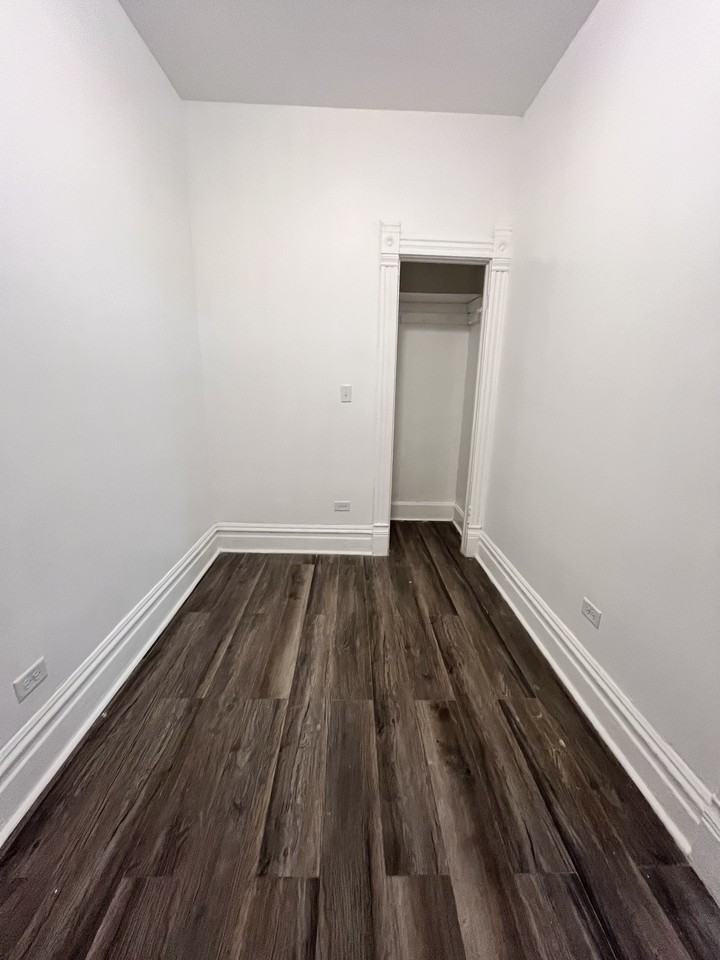 1943 W Crystal St #2F - Photo 5 of 8