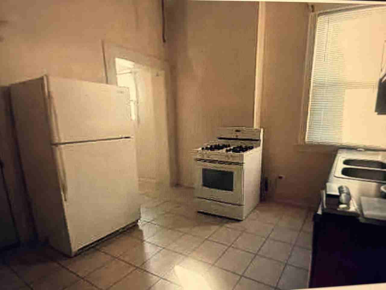 3425 W Monroe St #2F - Photo 2 of 4