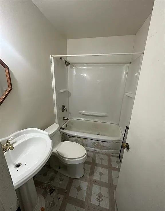 15846 Hazelton St - Photo 2 of 5