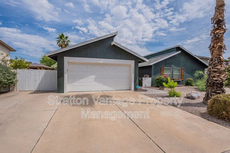 1332 W Medina Ave - Photo 3 of 50