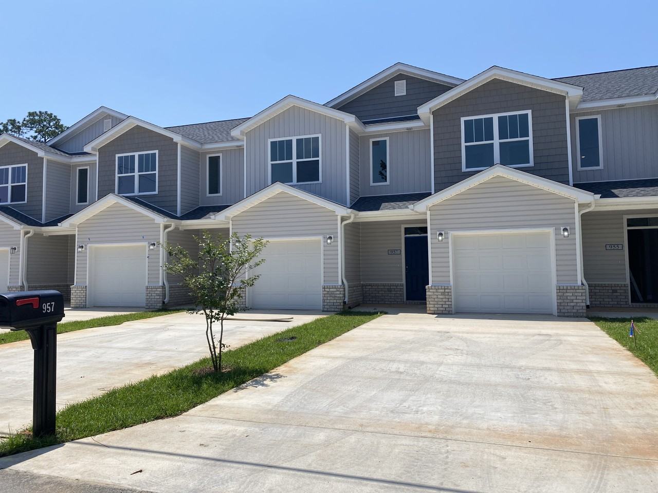 965 Skylark Rd - Photo 3 of 29