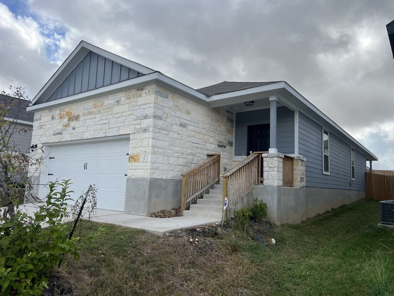 220 Kinsley Way - Photo 2 of 19