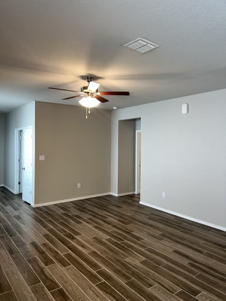 220 Kinsley Way - Photo 4 of 19