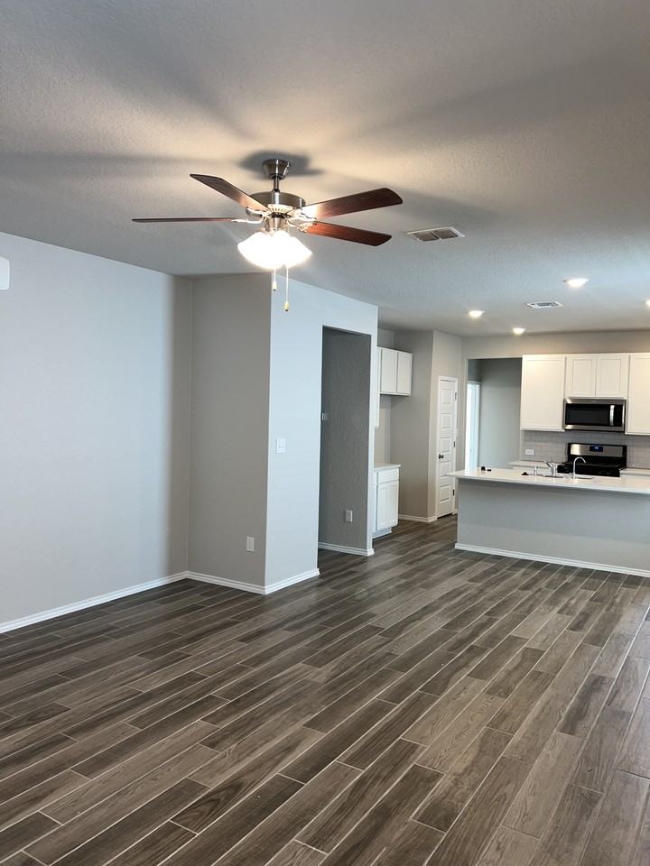 220 Kinsley Way - Photo 5 of 19