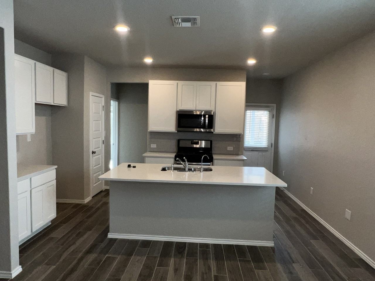 220 Kinsley Way - Photo 6 of 19