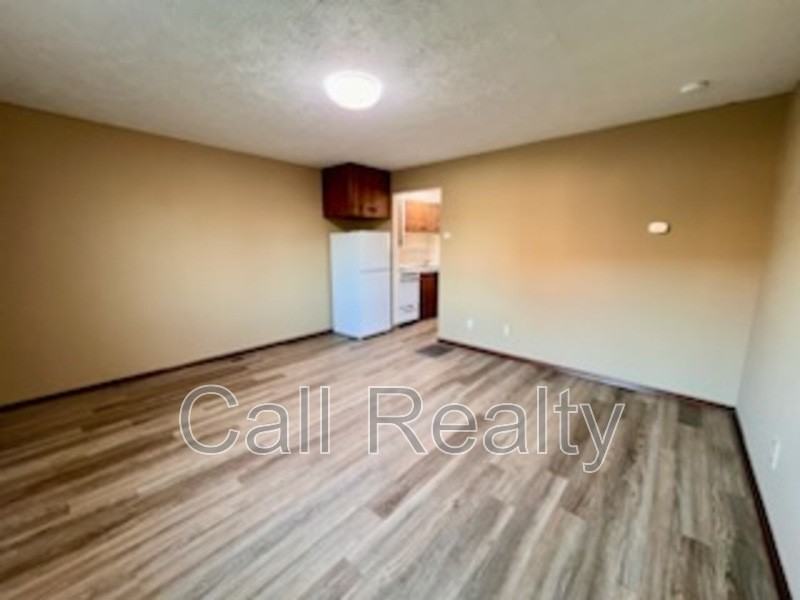5225 N Crestline St - Photo 2 of 9