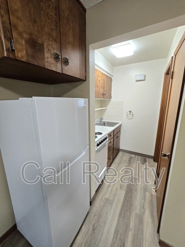 5225 N Crestline St - Photo 6 of 9