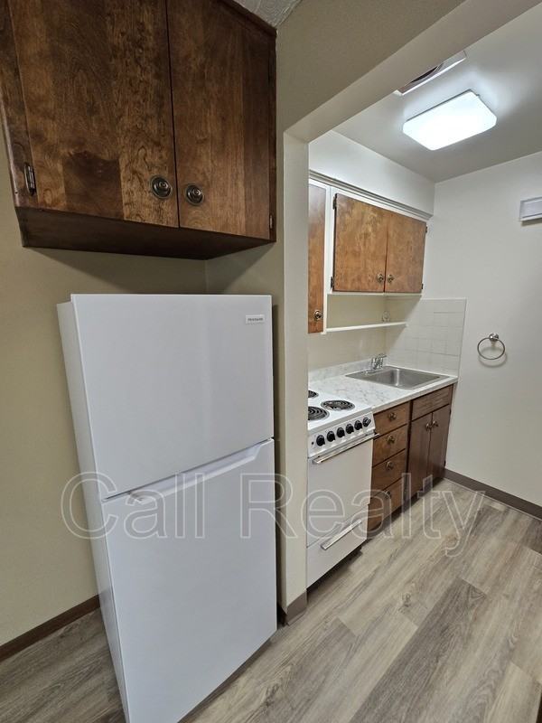 5225 N Crestline St - Photo 7 of 9