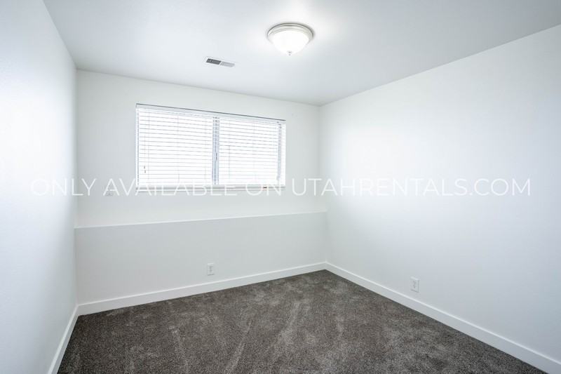 2090 S State St - Photo 7 of 17