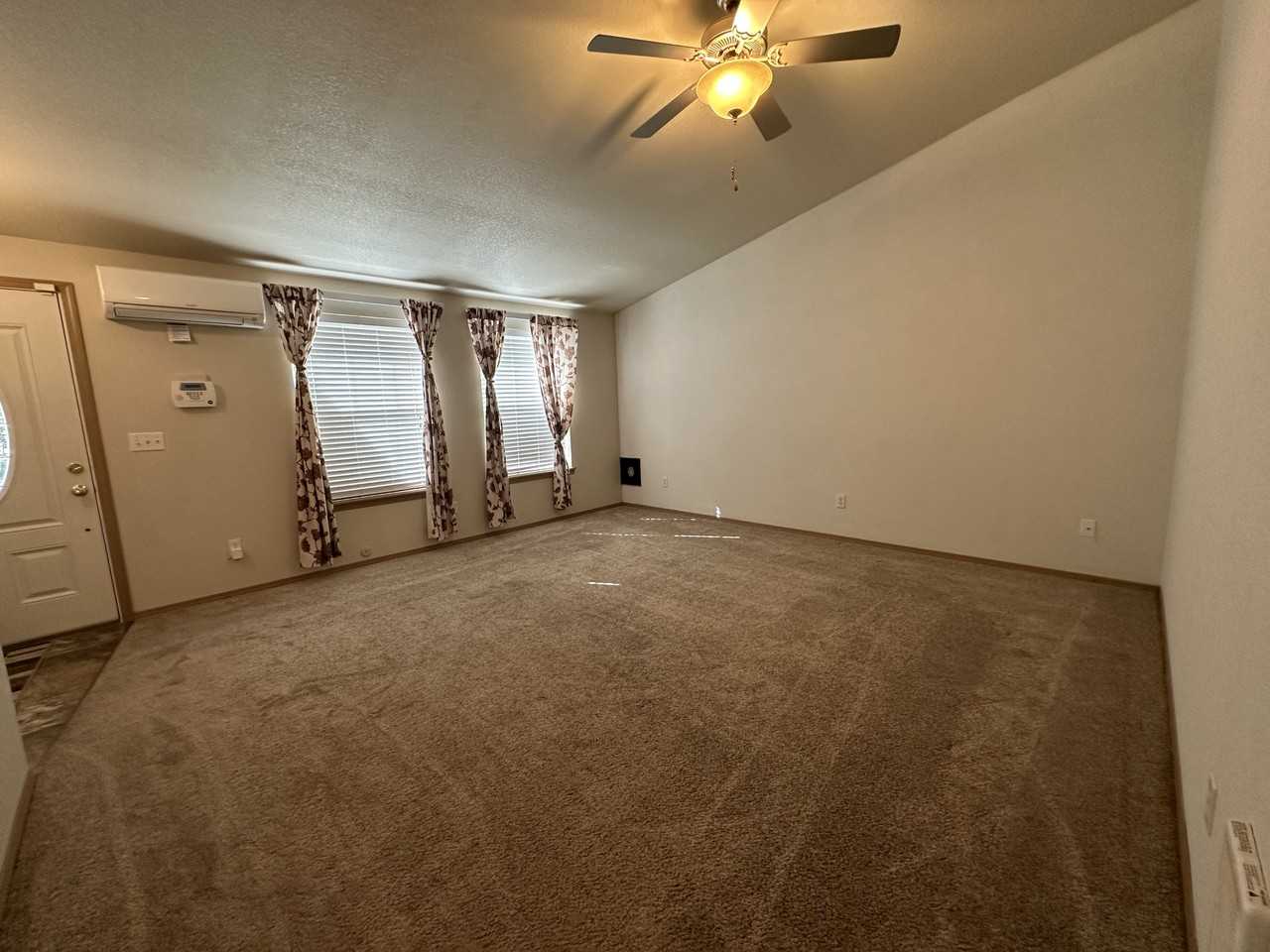 230 E Shetland Rd - Photo 7 of 21