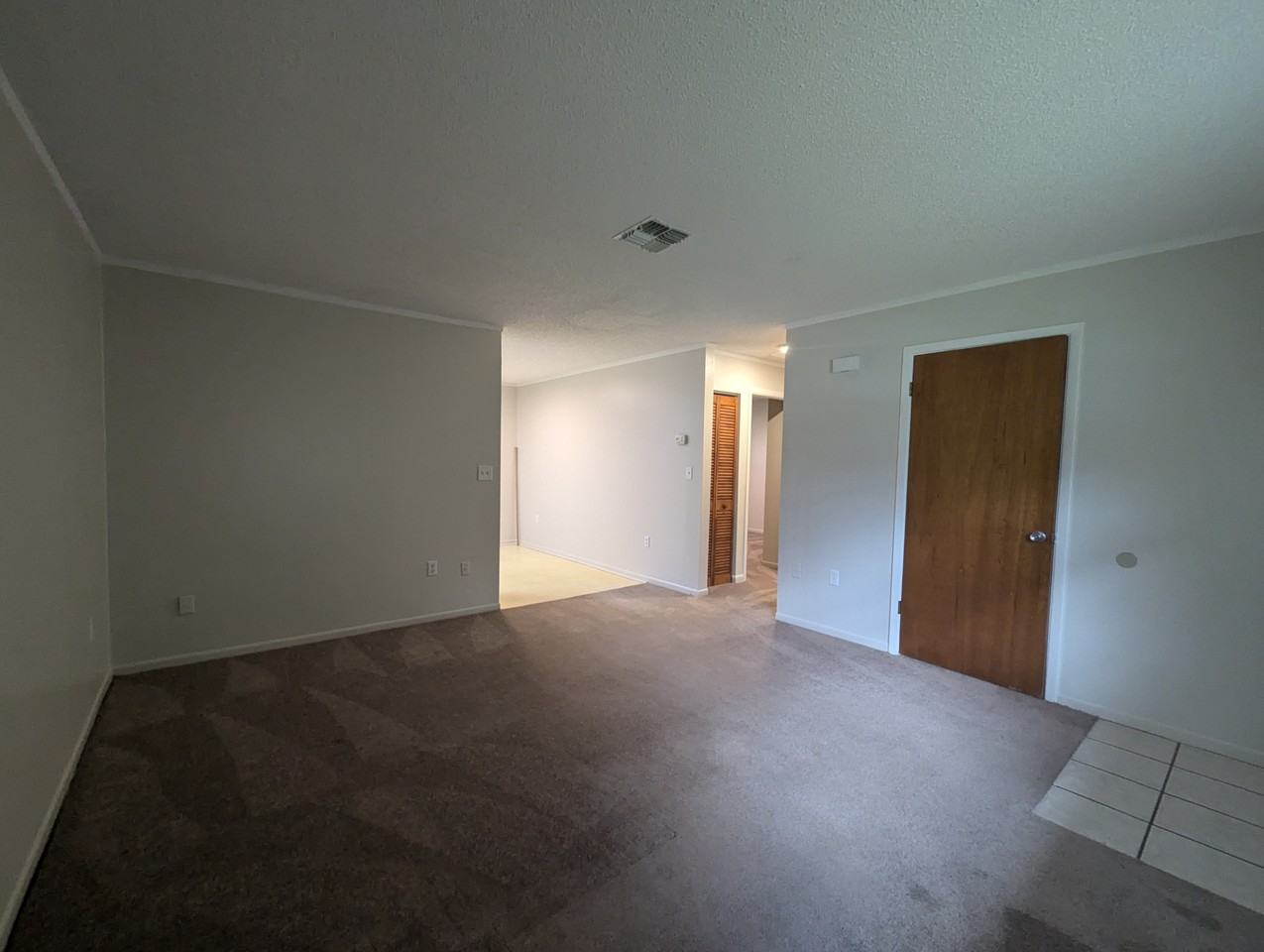 20033 Suncrest Dr - Photo 3 of 9