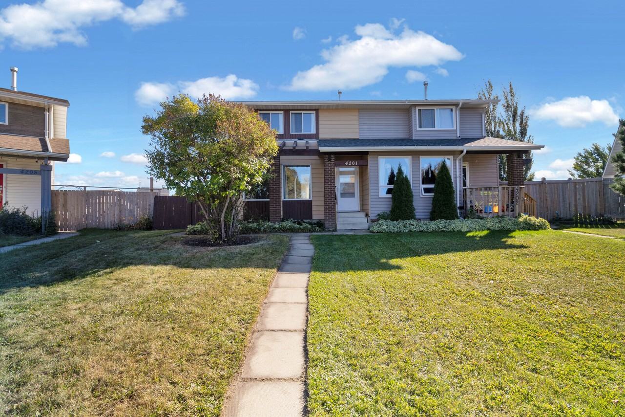 4201 49 St - Photo 2 of 44