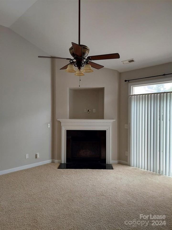 11118 Sandstone Rd - Photo 3 of 15