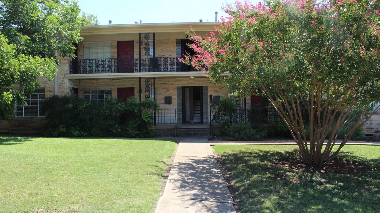 301 E 34th St #105 - Photo 3 of 50