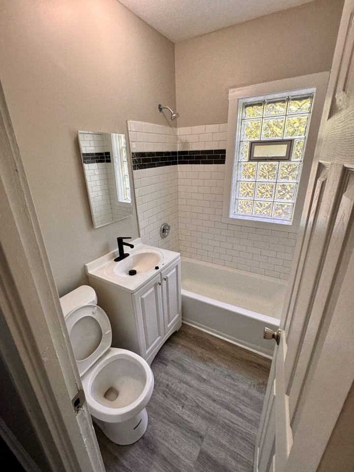 2992 S Moreland Blvd - Photo 2 of 5