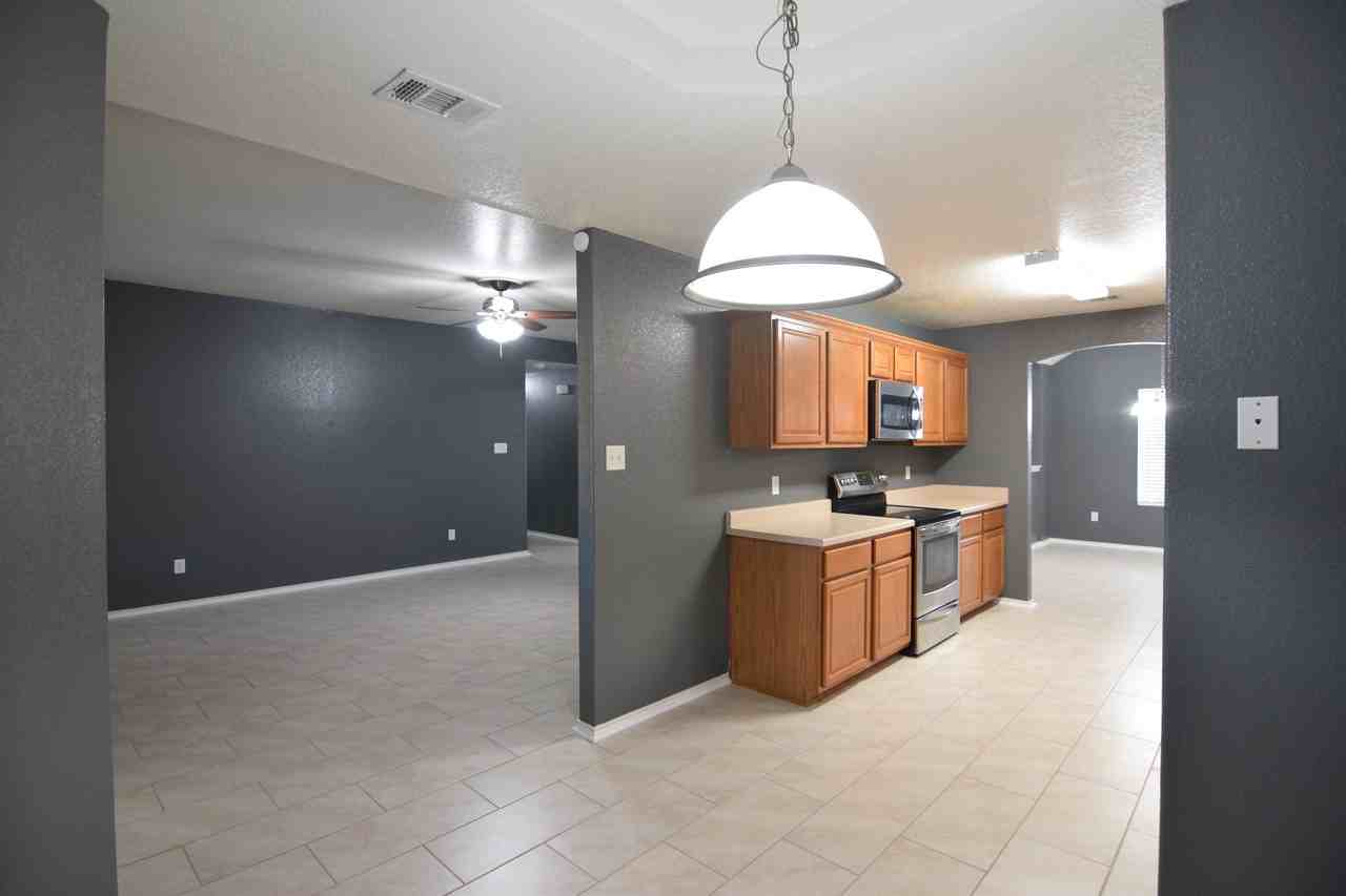 401 Dixon Dr - Photo 6 of 28