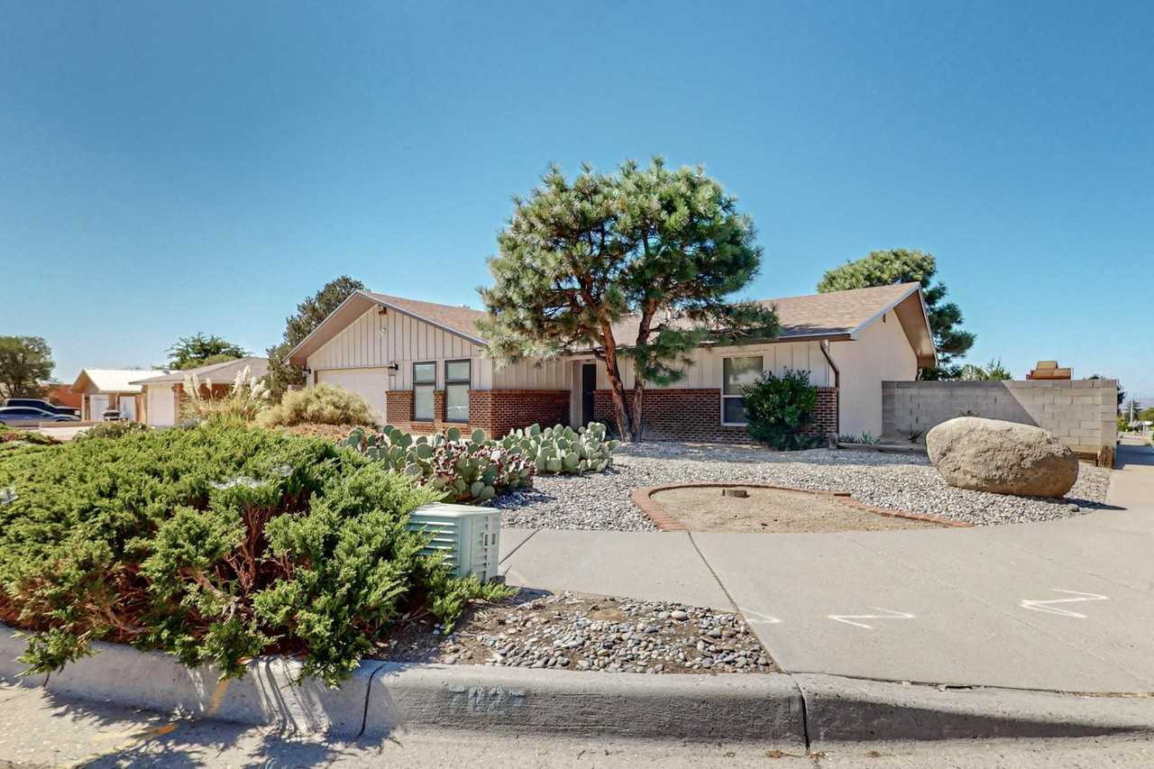 7827 Republic Dr Ne - Photo 3 of 41