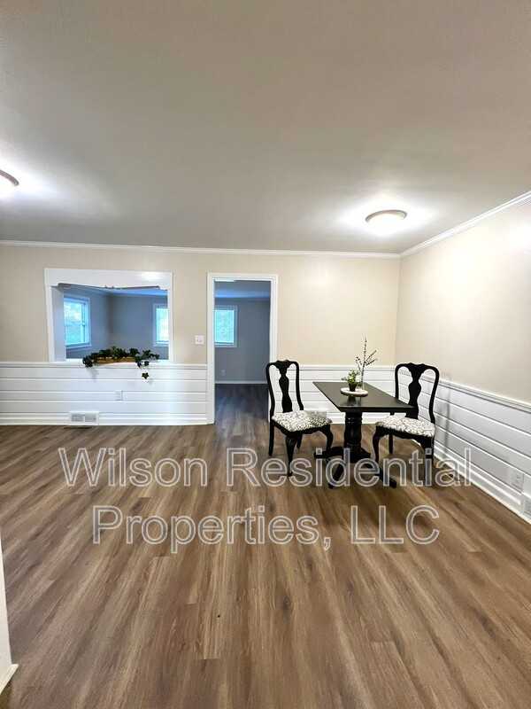 993 Hutton St - Photo 3 of 8