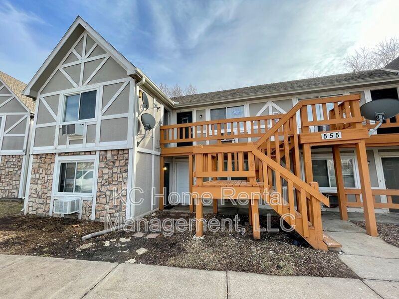 555 N Somerset Ter #E - Photo 3 of 17