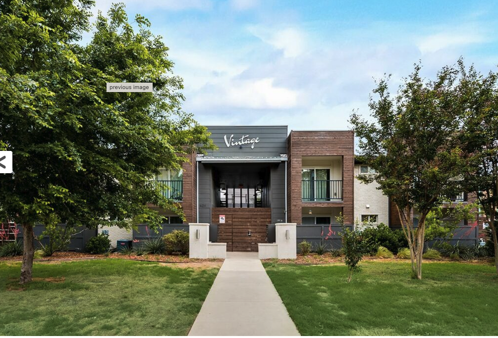 Vintage - Photo 4 of 5