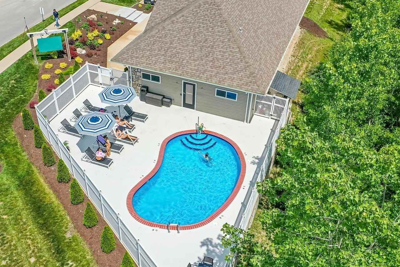 Four Winds - Photo 2 of 24