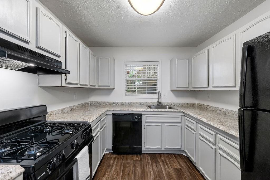 1318 Brockett Pl #1 - Photo 3 of 25