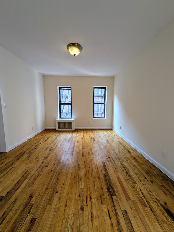 506 E 82nd St #10 - Photo 3 of 7