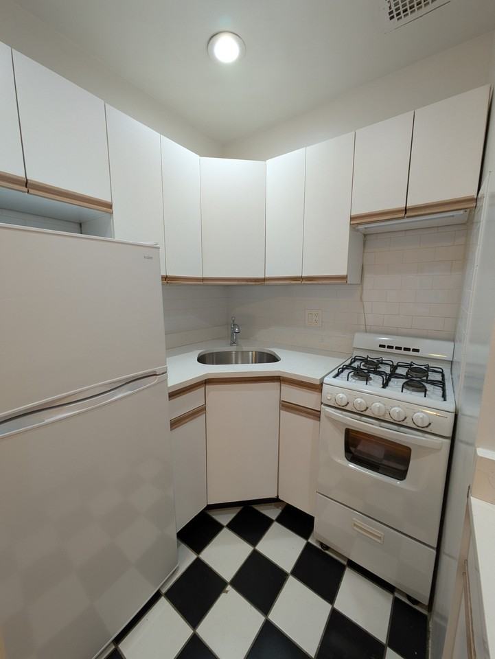 506 E 82nd St #10 - Photo 7 of 7