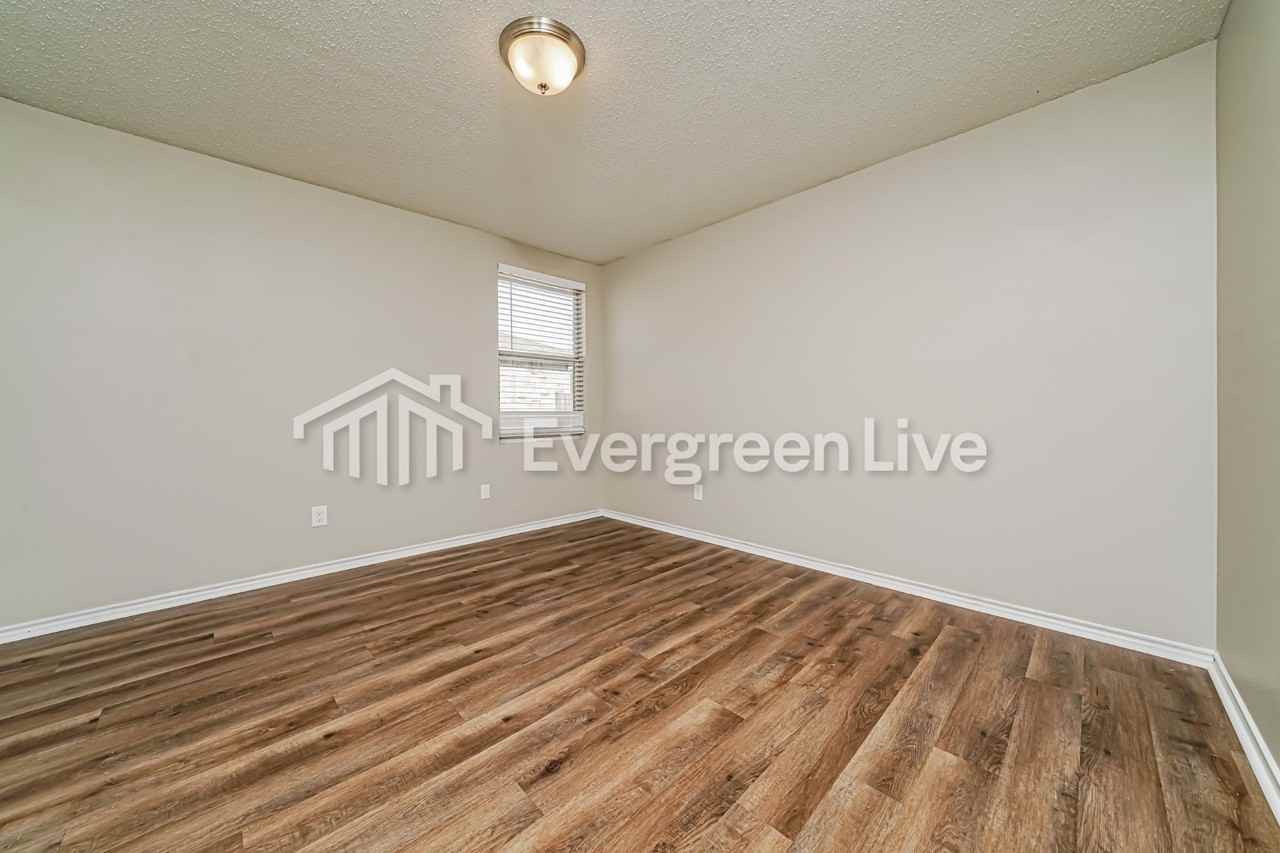 1012 Willow Tree Dr - Photo 6 of 20