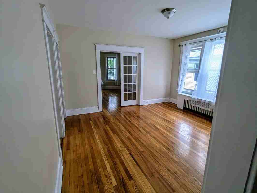 44 Harris Ave 2nd Fl - Photo 3 of 13