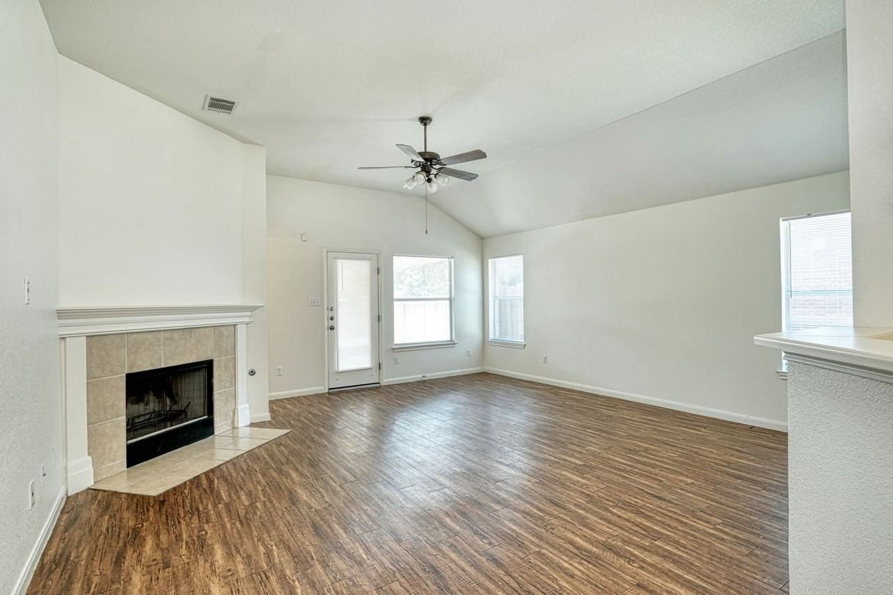 1020 Downridge Dr - Photo 3 of 13