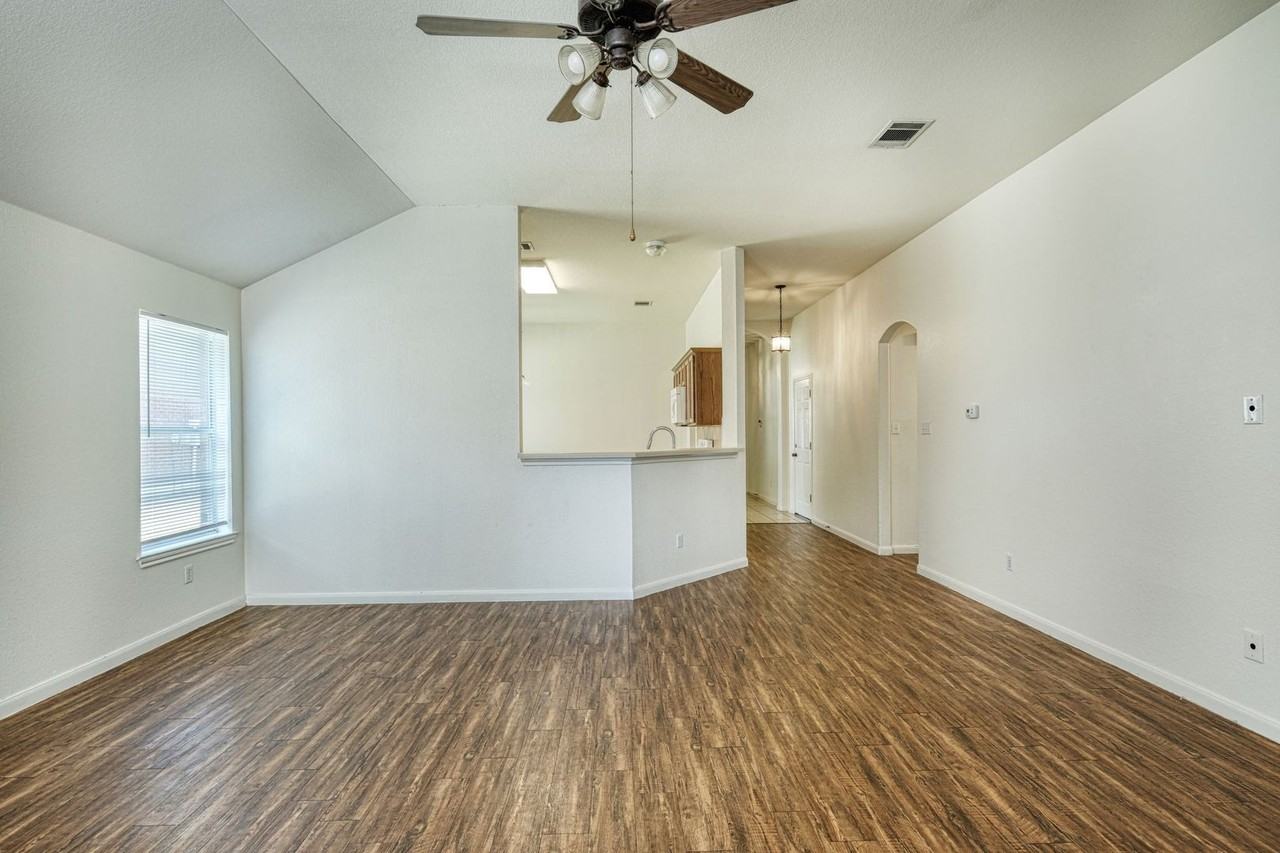 1020 Downridge Dr - Photo 4 of 13