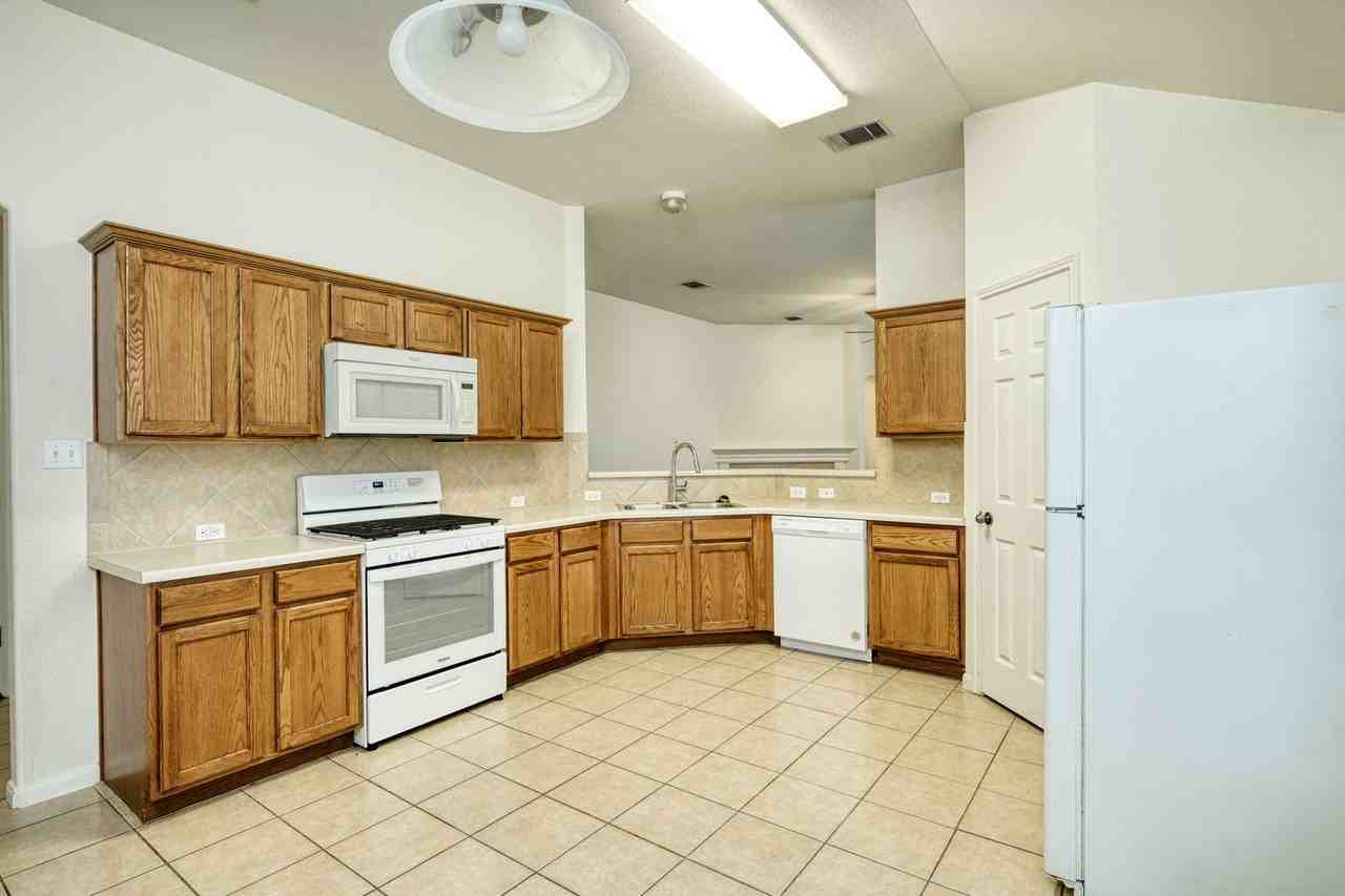 1020 Downridge Dr - Photo 5 of 13